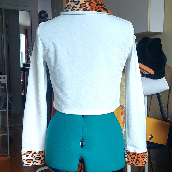 SHEIN white longsleeve crop top ( faux fur cheetah) size M - Picture 3 of 3